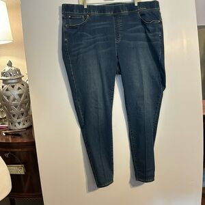 - Signature Levi Strauss gold totally shaper pull on skinny size 38,30
